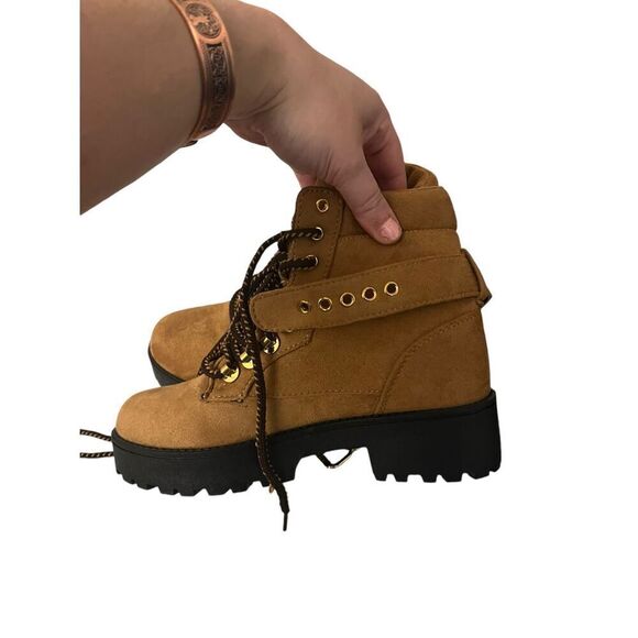 No Brand Shoes - Suede Boots size 6
